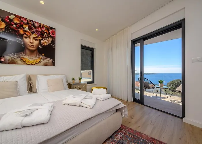 Seven Seas With Heated Pool And Jacuzzi By The Sea Willa *