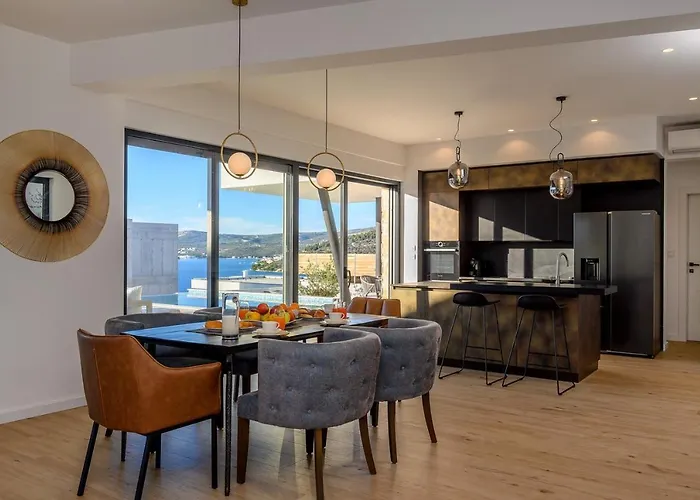 Seven Seas With Heated Pool And Jacuzzi By The Sea Willa Ražanj