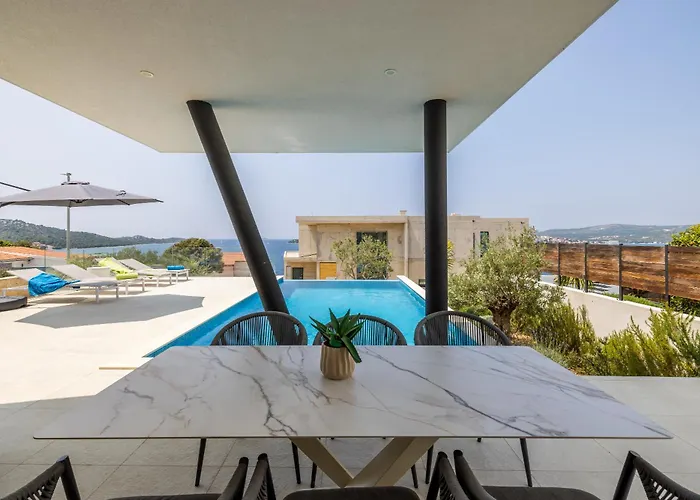 Seven Seas With Heated Pool And Jacuzzi By The Sea Ražanj