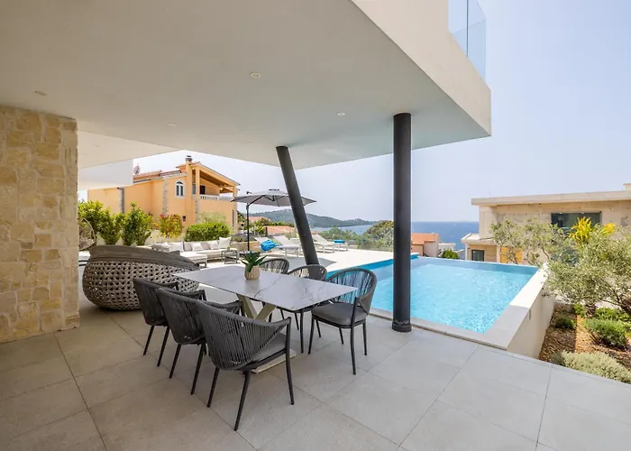 Seven Seas With Heated Pool And Jacuzzi By The Sea Willa *