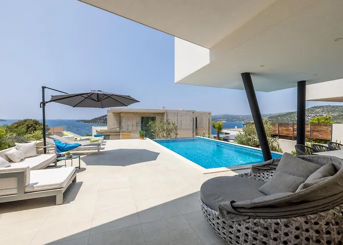 Seven Seas With Heated Pool And Jacuzzi By The Sea 别墅 Ražanj