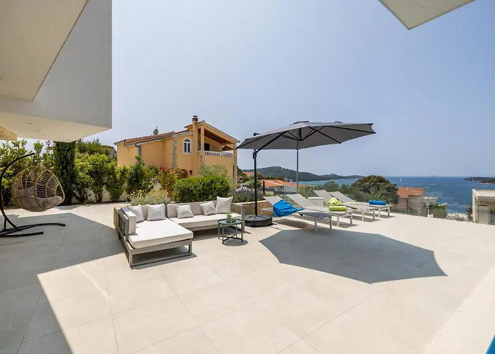 别墅 Seven Seas With Heated Pool And Jacuzzi By The Sea Ražanj