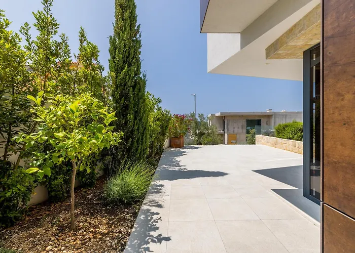 Seven Seas With Heated Pool And Jacuzzi By The Sea *