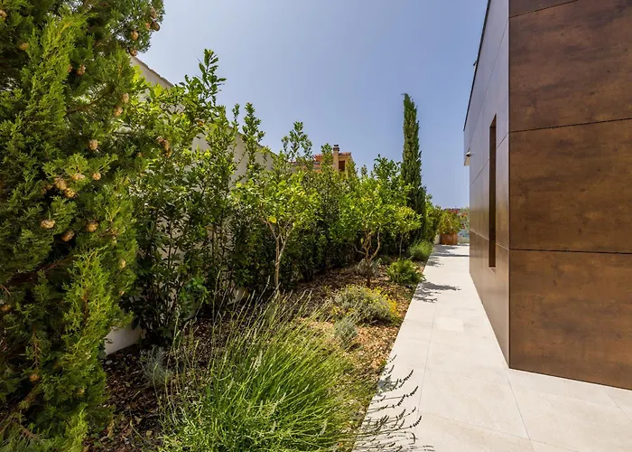 Willa Seven Seas With Heated Pool And Jacuzzi By The Sea